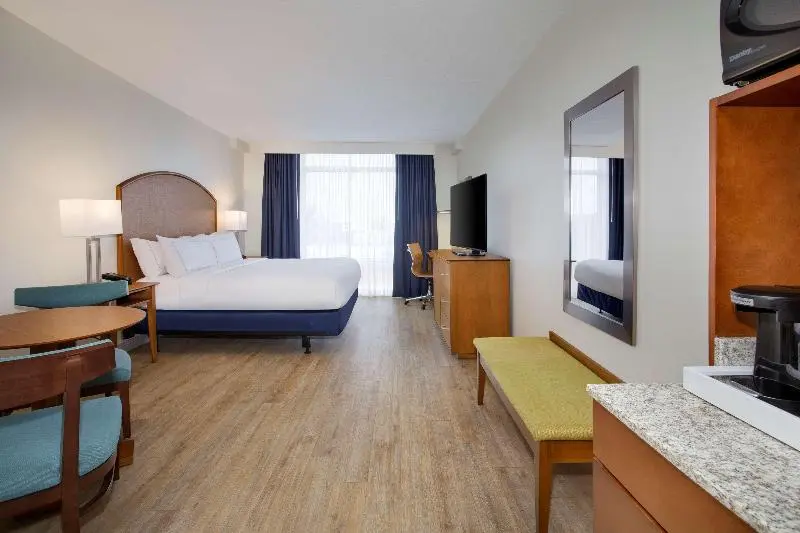 اتاق لوکس با تخت بزرگ, Dello Ft Lauderdale Airport, Tapestry Collection By Hilton