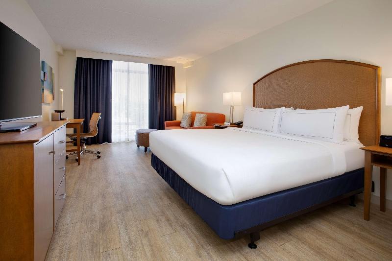 带大床的标准间, Dello Ft Lauderdale Airport, Tapestry Collection By Hilton