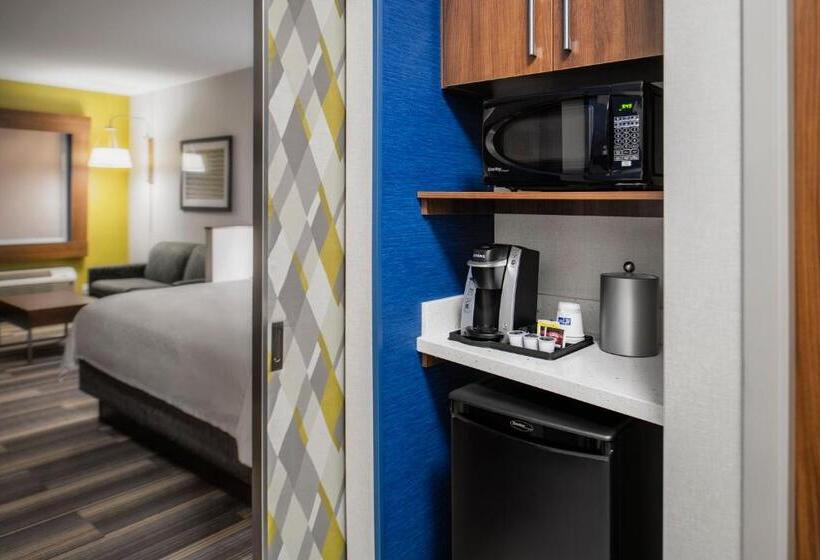 适合残疾人士使用的带超级大床的标准间, Holiday Inn Express & Suites Kelowna East, An Ihg