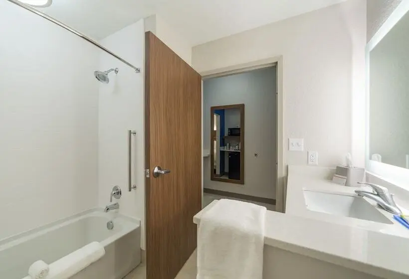 身障者適用スイートルーム, Holiday Inn Express & Suites   San Marcos South, An Ihg