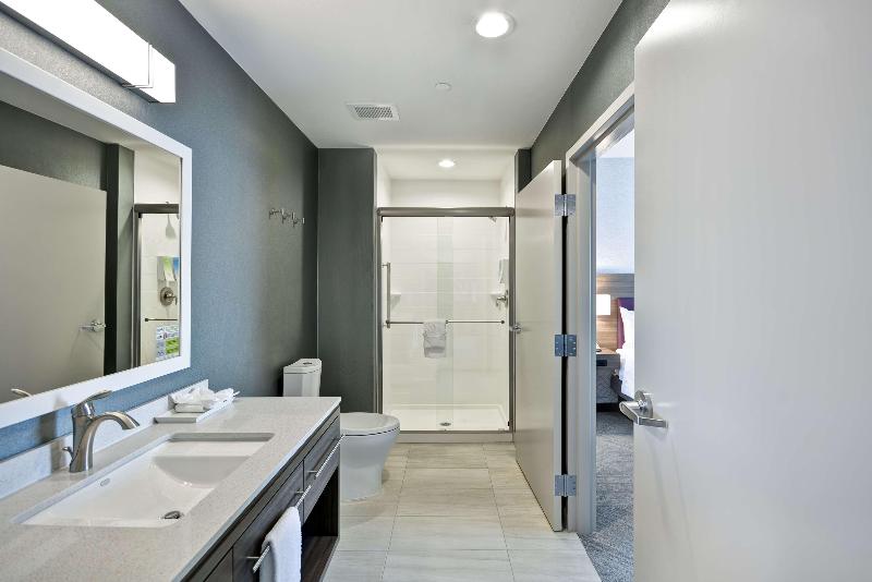 带大床的套房, Home2 Suites By Hilton Plano Richardson