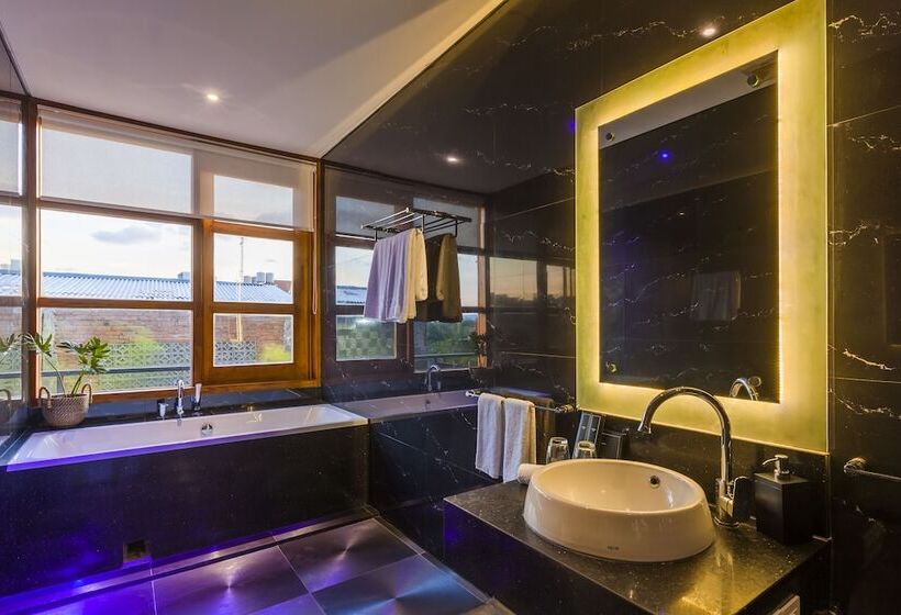 Suite Deluxe, Imani Suites