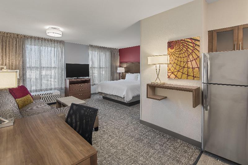 キングサイズベッドのスイートルーム, Staybridge Suites   Florence Center, An Ihg