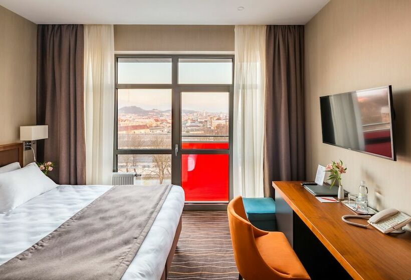 اتاق سوپریور, Taurus City