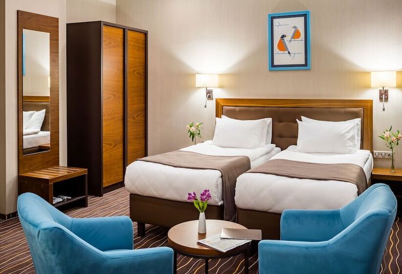 اتاق لوکس با چشم‌انداز شهر, Taurus City