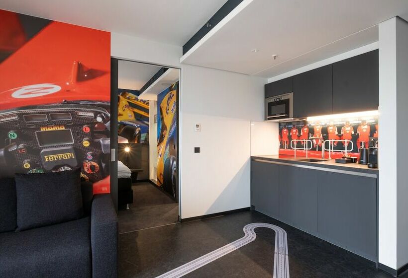 스위트, V8 Hotel Köln At Motorworld