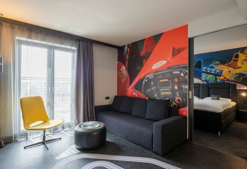 스위트, V8 Hotel Köln At Motorworld