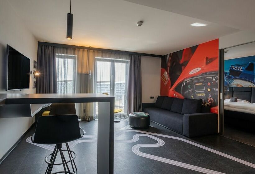 스위트, V8 Hotel Köln At Motorworld