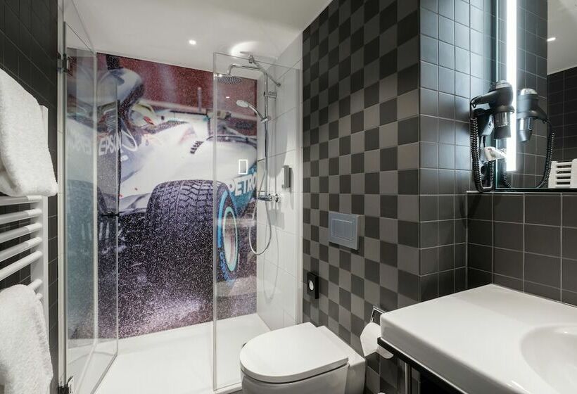 스위트, V8 Hotel Köln At Motorworld