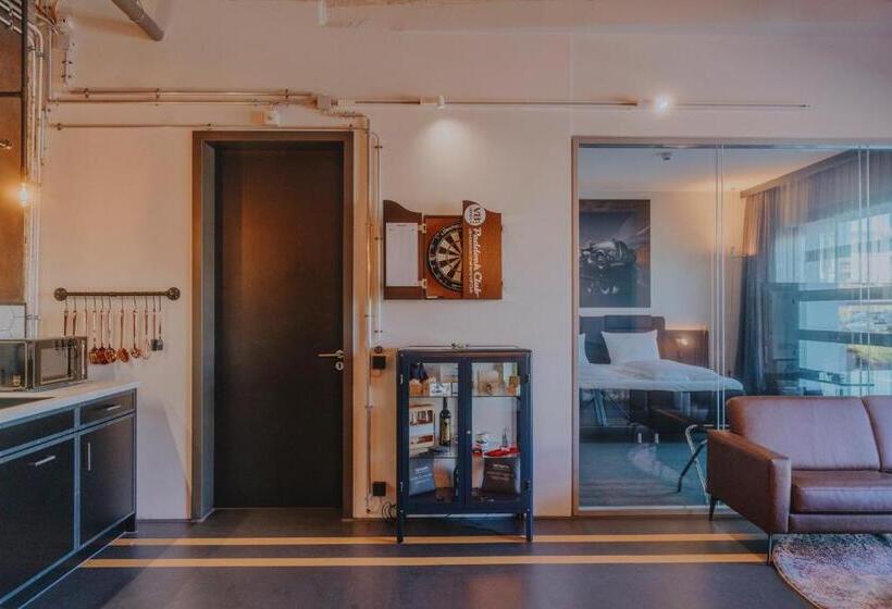 스위트, V8 Hotel Köln At Motorworld