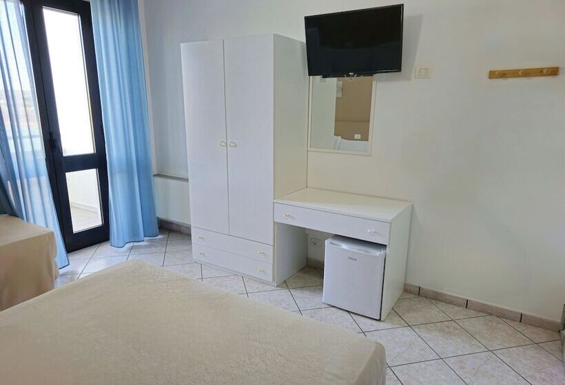 חדר סטנדרט לשלושה עם מרפסת, Baia Del Cigno