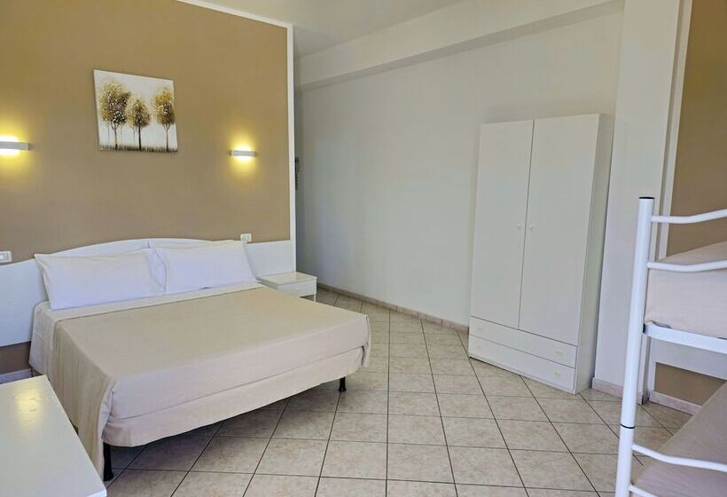 חדר לארבעה סטנדרטי עם מרפסת, Baia Del Cigno