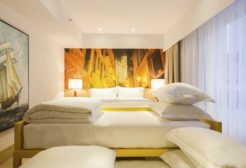 اتاق خانوادگی, Caravel