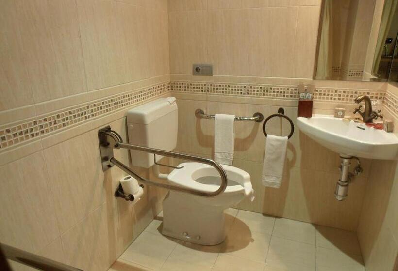 Номер Стандарт Кровать Кинг Адаптированный для Инвалидов, Hostal Virgen De La Encina