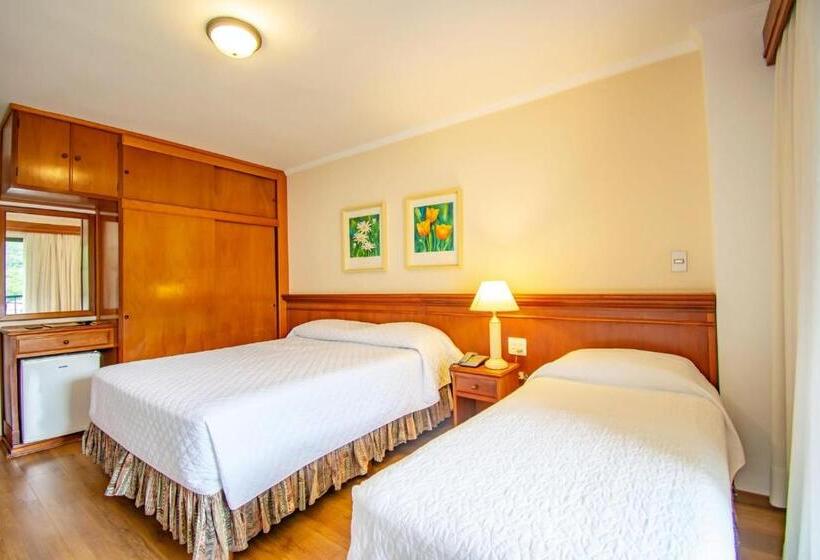 带阳台的三人标准间, Monte Real