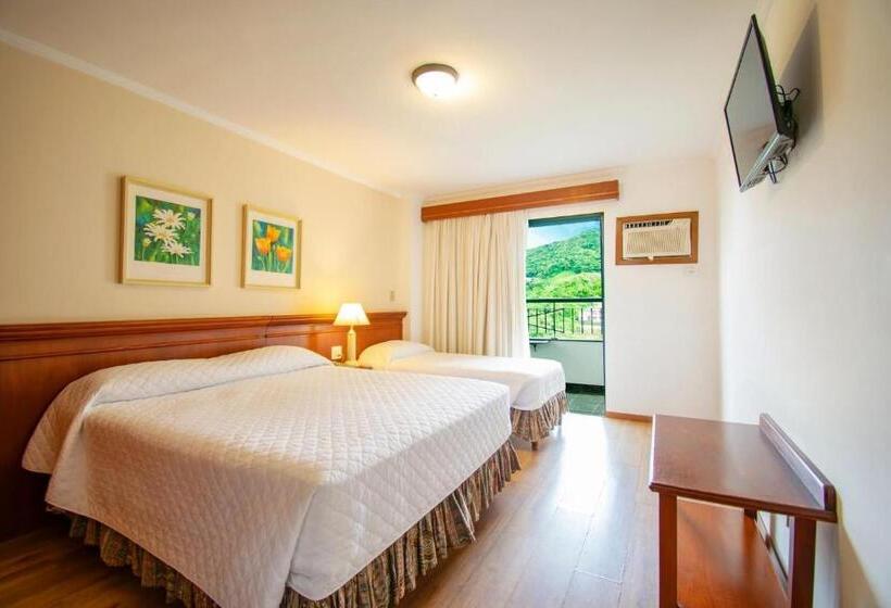 带阳台的三人标准间, Monte Real