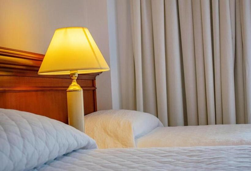 带阳台的三人标准间, Monte Real