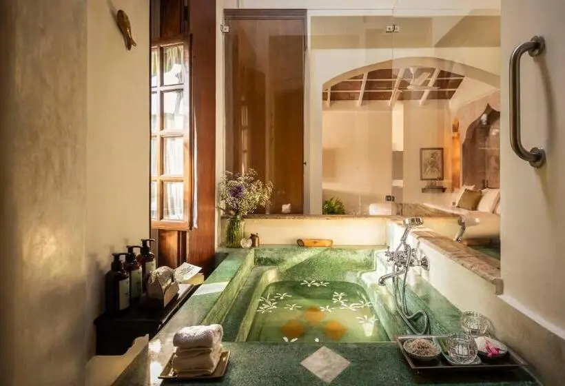 オーシャンビュージュニアスイート, Amrapali House Of Grace