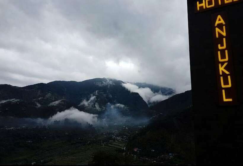 חדר דלוקס, Treebo Anjukul