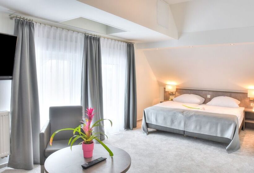 Полулюкс, Fast Lane