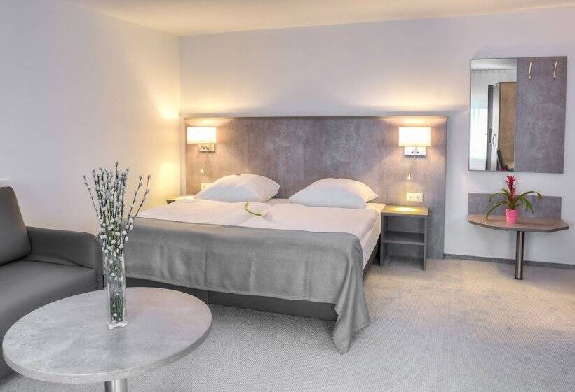 Family Suite, Fast Lane