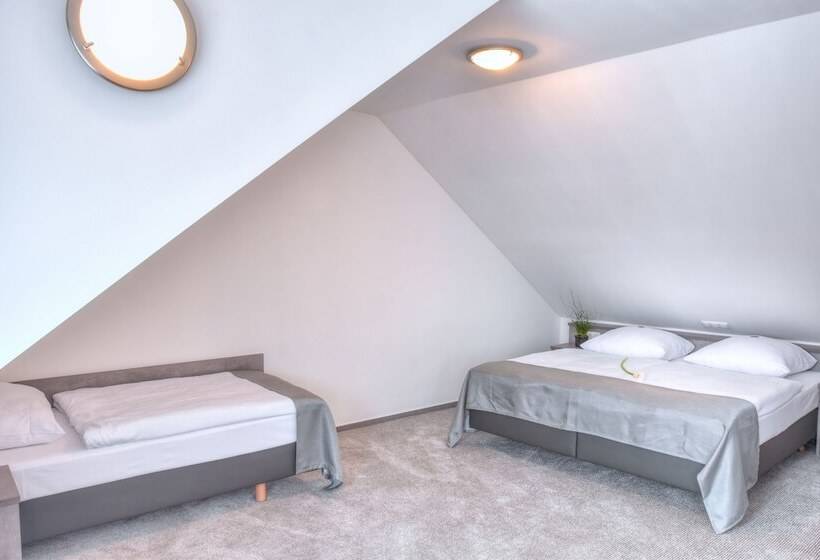 Family Suite, Fast Lane