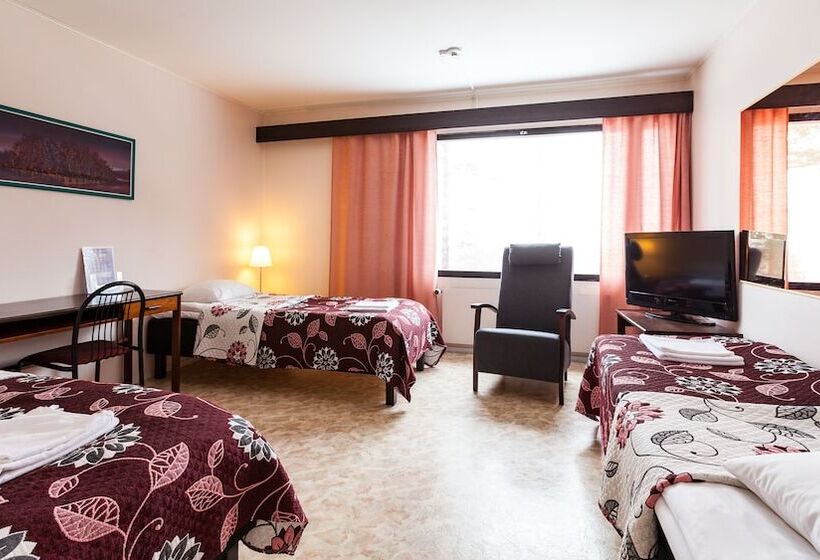 اتاق استاندارد سه نفره, Julie