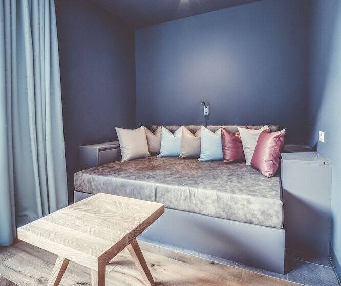 산전망 주니어 스위트, Spaces