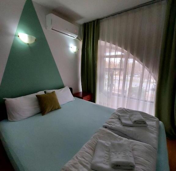 اتاق لوکس, The Bulevard