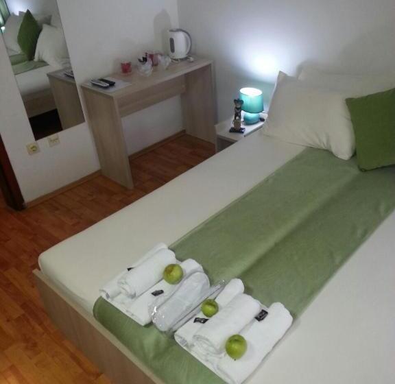 اتاق خانوادگی, The Bulevard