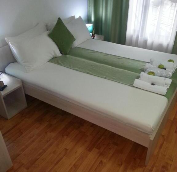 اتاق خانوادگی, The Bulevard