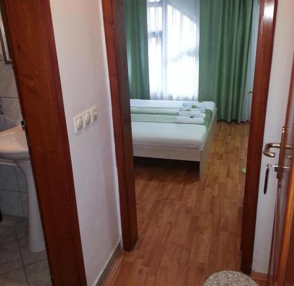 اتاق خانوادگی, The Bulevard