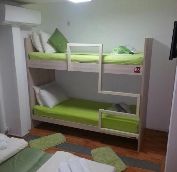 اتاق خانوادگی, The Bulevard