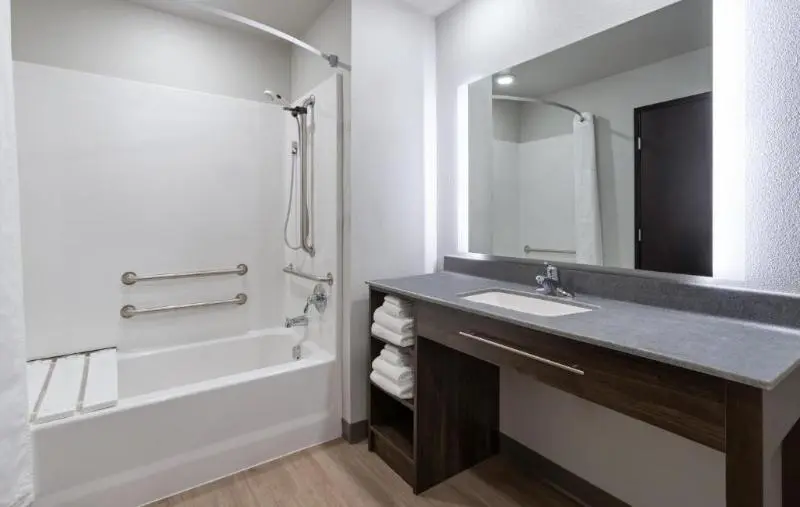 身障者適用クイーンサイズベッドルーム, My Place Hotel - St. Joseph, Mo