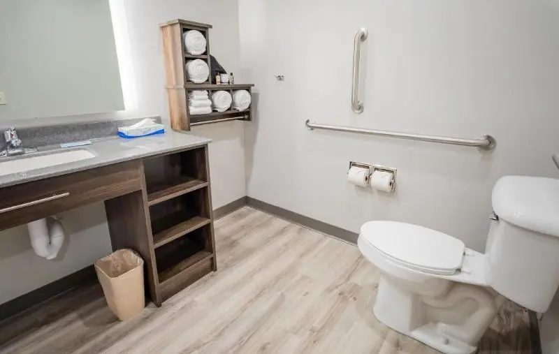 身障者適用クイーンサイズベッドルーム, My Place Hotel - St. Joseph, Mo