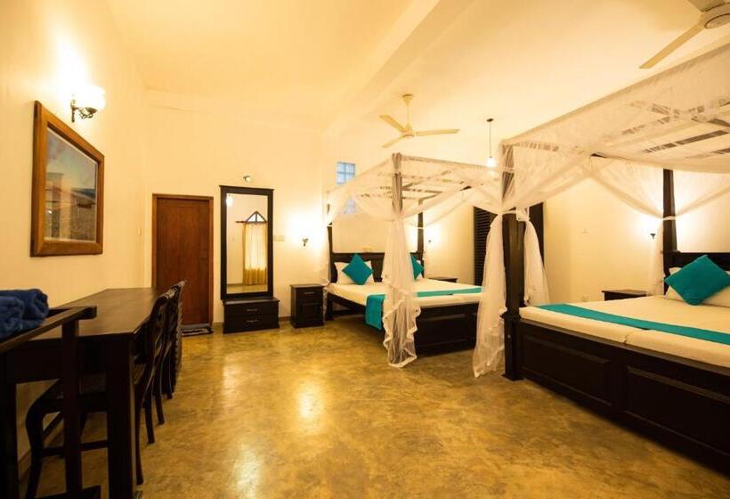 Quarto Familiar, International Beach Hotel & Restaurant