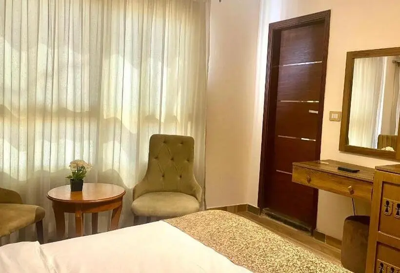 اتاق لوکس, New Museum, Pyramids Inn