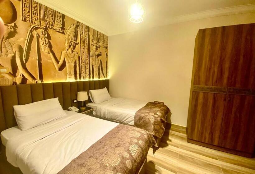 سوییت جونیور لوکس, New Museum, Pyramids Inn