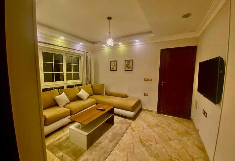 سوییت جونیور لوکس, New Museum, Pyramids Inn