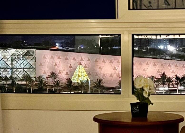 اتاق لوکس خانوادگی, New Museum, Pyramids Inn