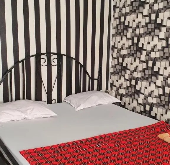 اتاق اکونومی, Rafiki Apartment