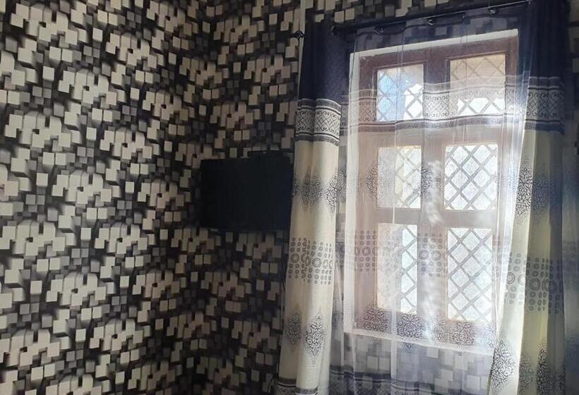 اتاق اکونومی, Rafiki Apartment