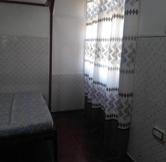 اتاق لوکس سه تخته, Rafiki Apartment
