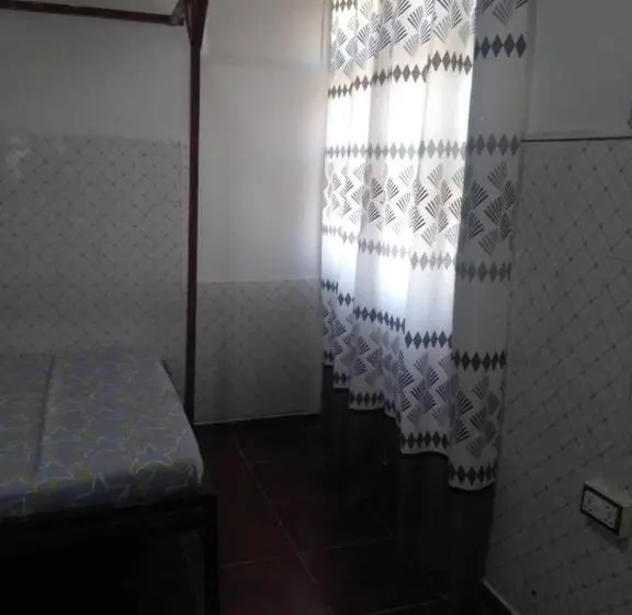 اتاق لوکس سه تخته, Rafiki Apartment