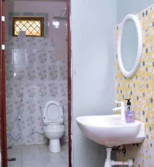 اتاق لوکس سه تخته, Rafiki Apartment