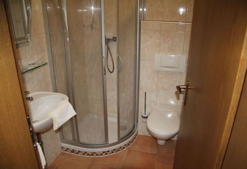 标准单人间, Annas Gastehaus