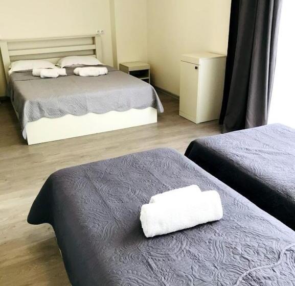 Standard Triple Room with Terrace, Gurya