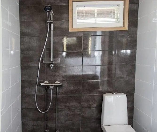 Standard-huone, Li Aittaranta