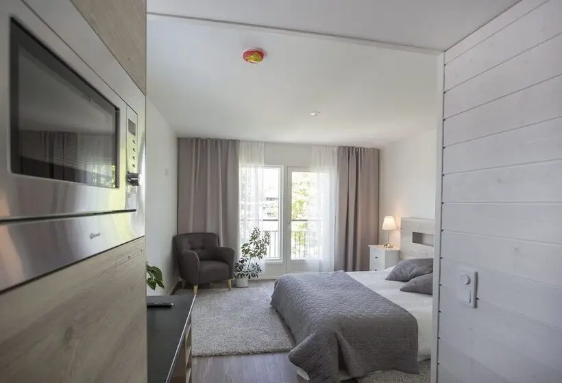 Standard-huone, Li Aittaranta