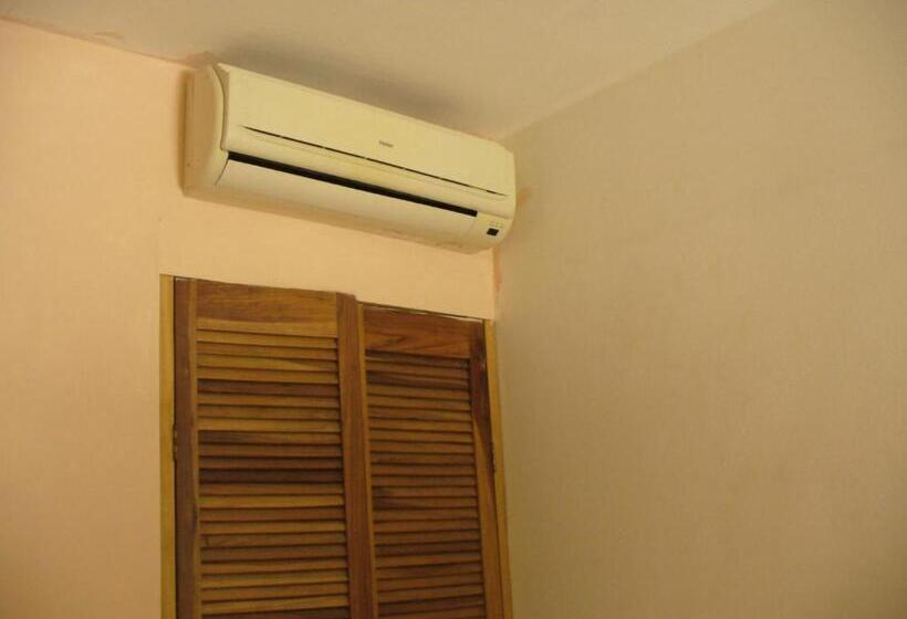 غرفة كومفورت ثلاثية, Mapi's Cabins